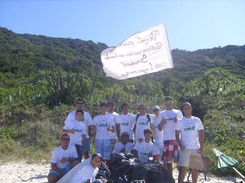 Participantes do Projeto Praia Limpa em 2008